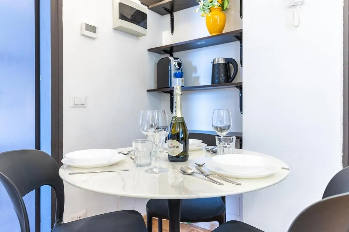 Duomo 5Min - Torre Velasca - 2 Bedrooms - Netflix, Wi-Fi Milão