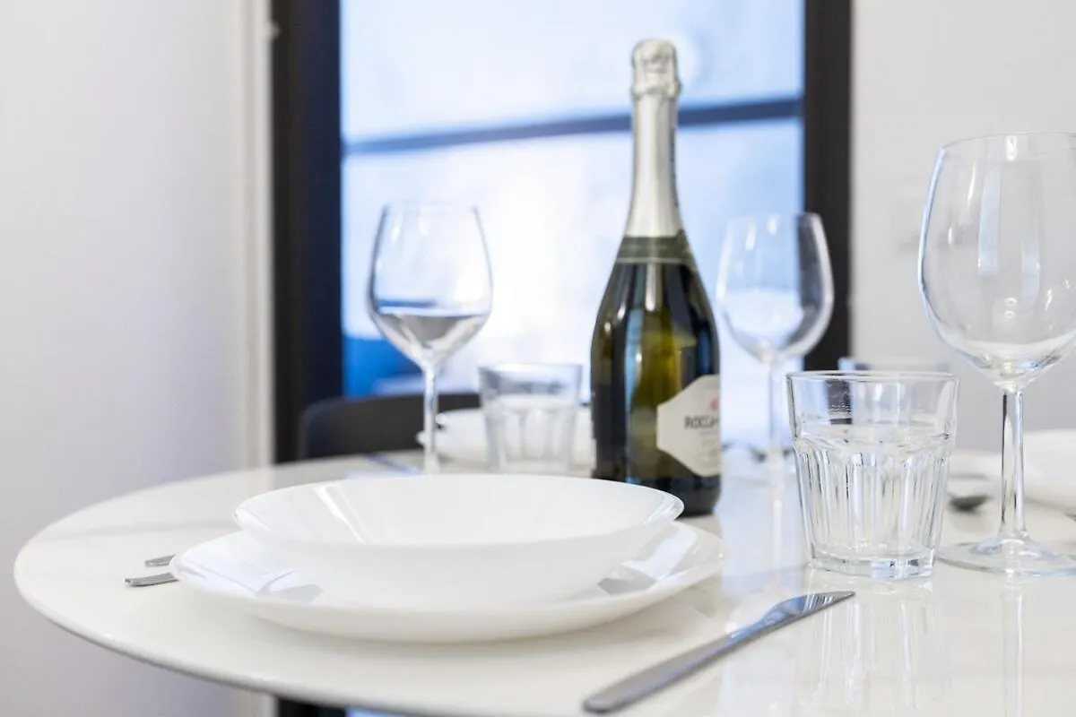 Duomo 5Min - Torre Velasca - 2 Bedrooms - Netflix, Wi-Fi ميلان