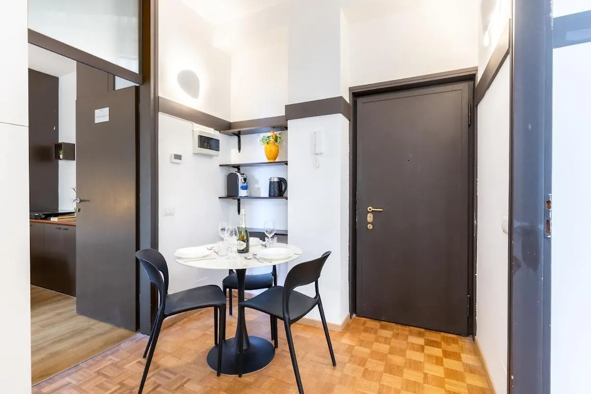 Duomo 5Min - Torre Velasca - 2 Bedrooms - Netflix, Wi-Fi ميلان 0*,  إيطاليا