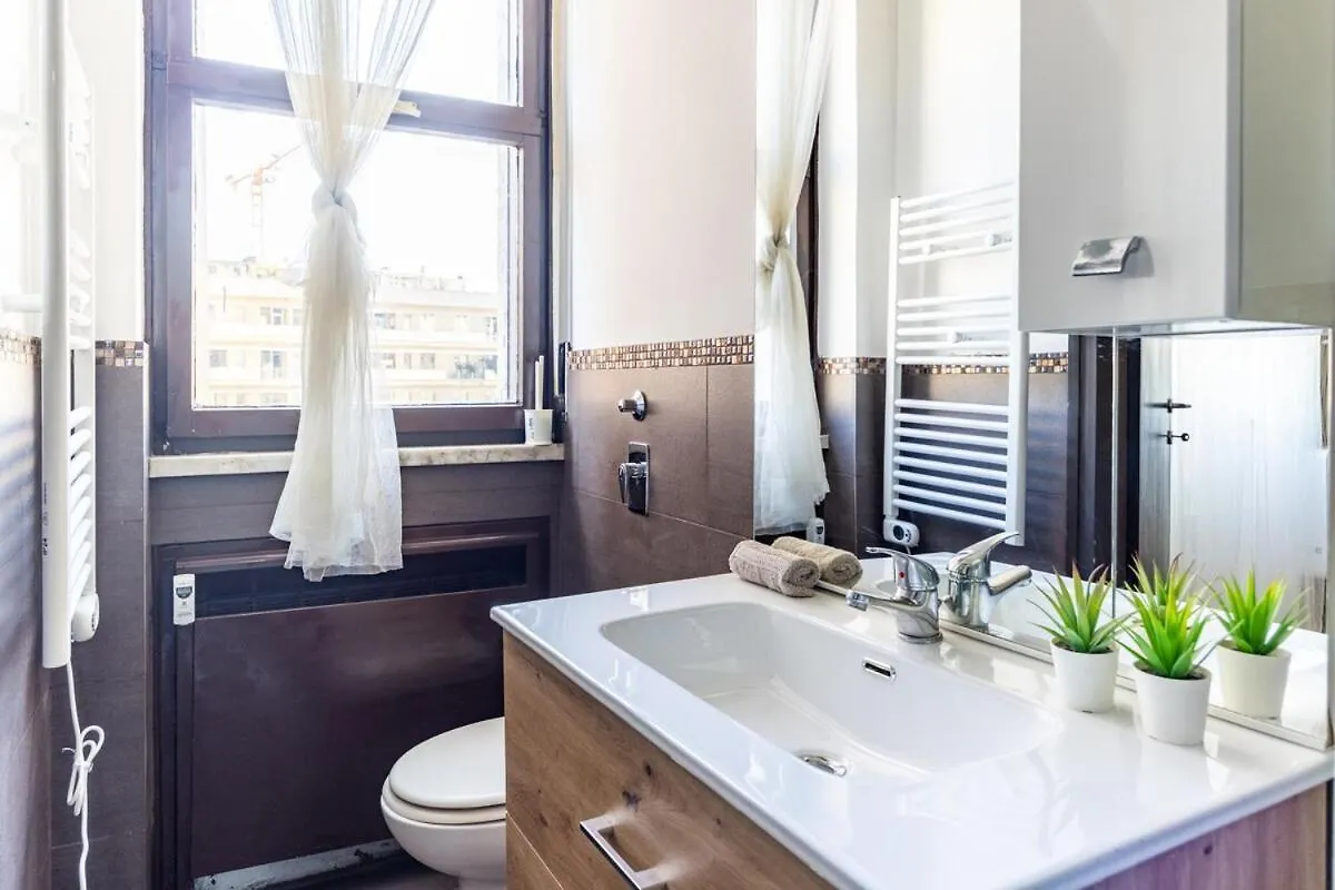 Duomo 5Min - Torre Velasca - 2 Bedrooms - Netflix, Wi-Fi 밀라노 이탈리아